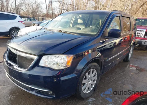 2015 Chrysler Town & Country Touring z USA, uszkodzony, nr VIN 2C4RC1BGXFR601753